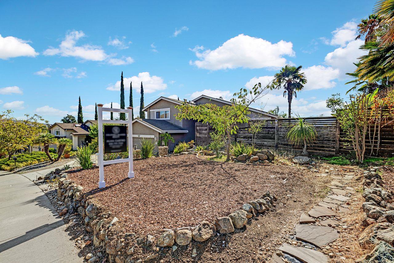 Detail Gallery Image 3 of 35 For 464 Archglen Way, San Jose,  CA 95111 - 4 Beds | 3 Baths