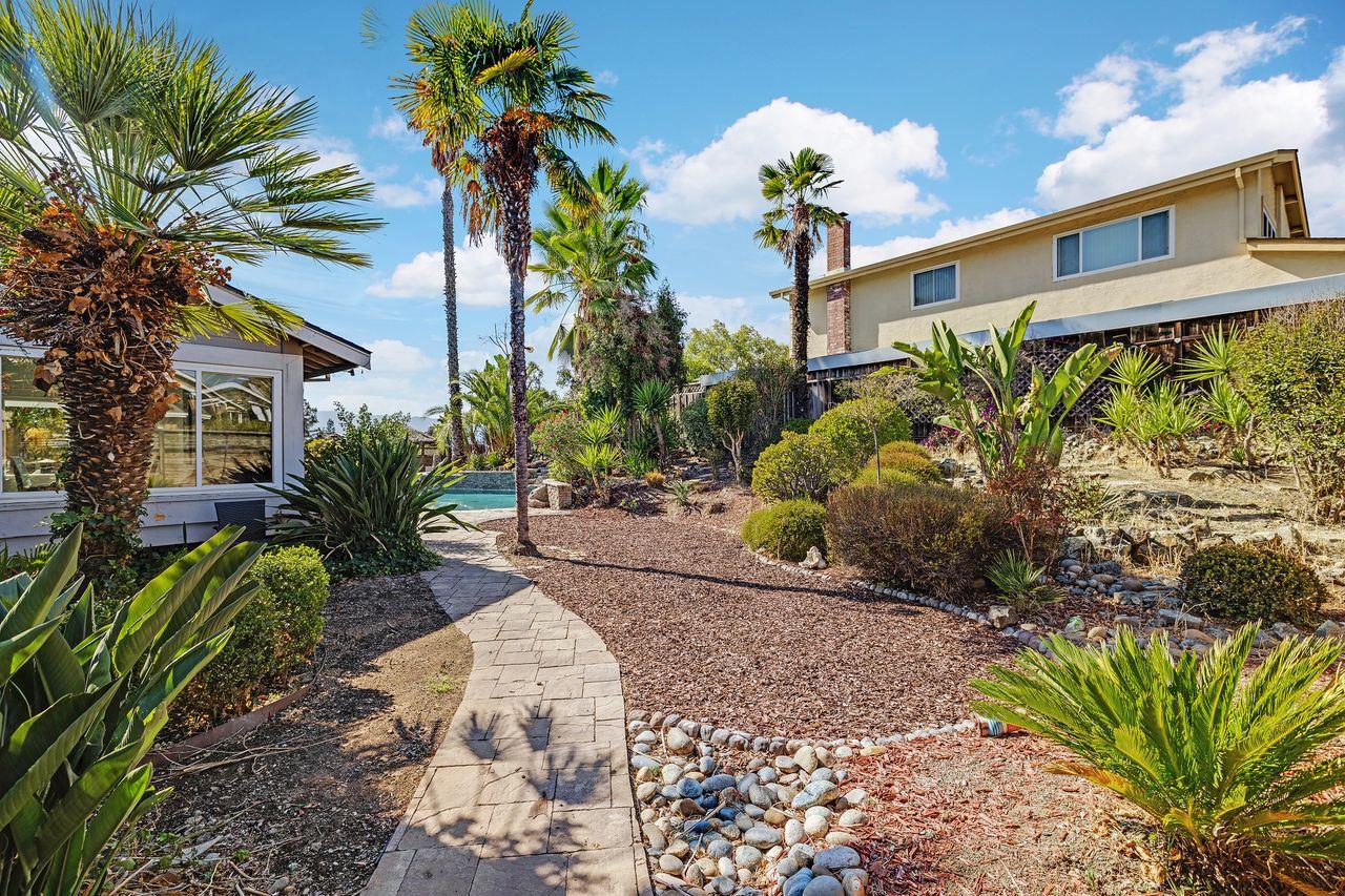 Detail Gallery Image 8 of 35 For 464 Archglen Way, San Jose,  CA 95111 - 4 Beds | 3 Baths