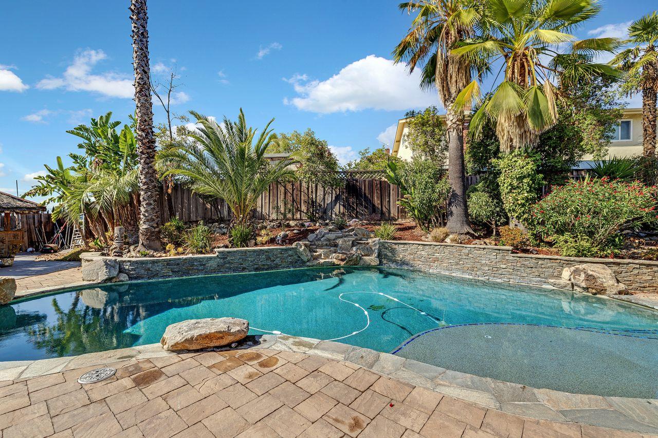 Detail Gallery Image 9 of 35 For 464 Archglen Way, San Jose,  CA 95111 - 4 Beds | 3 Baths