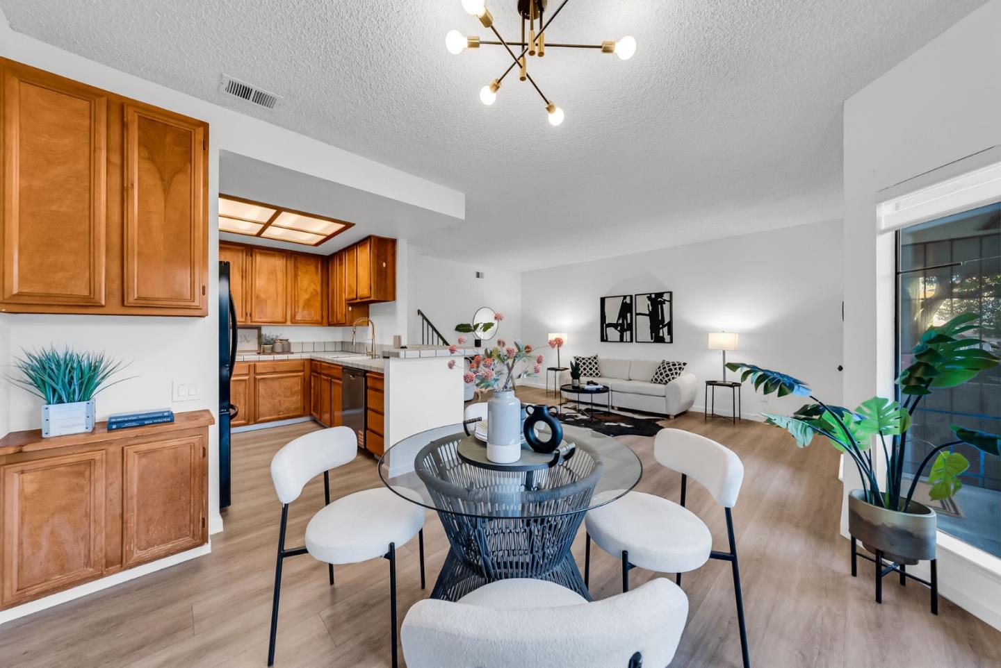 Detail Gallery Image 13 of 53 For 364 Kenbrook Cir, San Jose,  CA 95111 - 2 Beds | 2 Baths