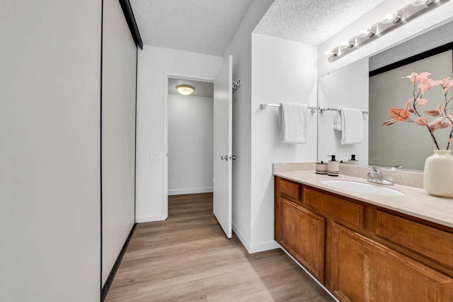 Detail Gallery Image 32 of 53 For 364 Kenbrook Cir, San Jose,  CA 95111 - 2 Beds | 2 Baths