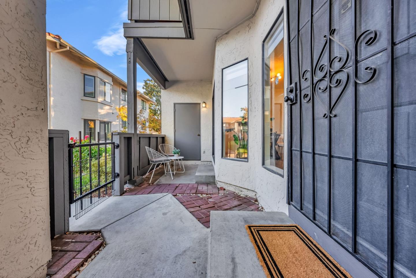 Detail Gallery Image 4 of 53 For 364 Kenbrook Cir, San Jose,  CA 95111 - 2 Beds | 2 Baths