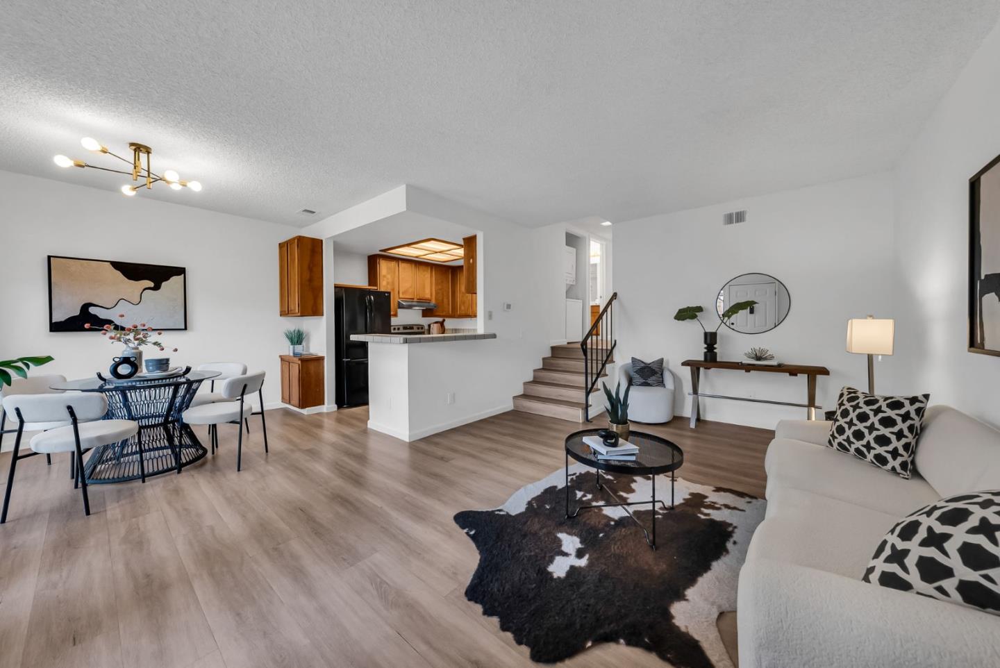 Detail Gallery Image 6 of 53 For 364 Kenbrook Cir, San Jose,  CA 95111 - 2 Beds | 2 Baths