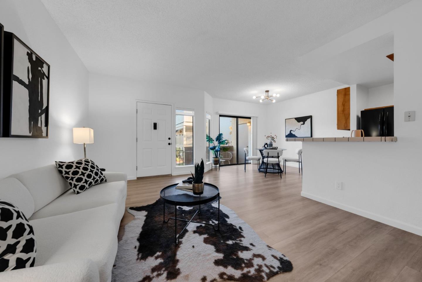 Detail Gallery Image 8 of 53 For 364 Kenbrook Cir, San Jose,  CA 95111 - 2 Beds | 2 Baths