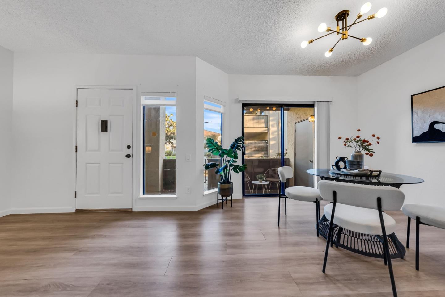Detail Gallery Image 9 of 53 For 364 Kenbrook Cir, San Jose,  CA 95111 - 2 Beds | 2 Baths