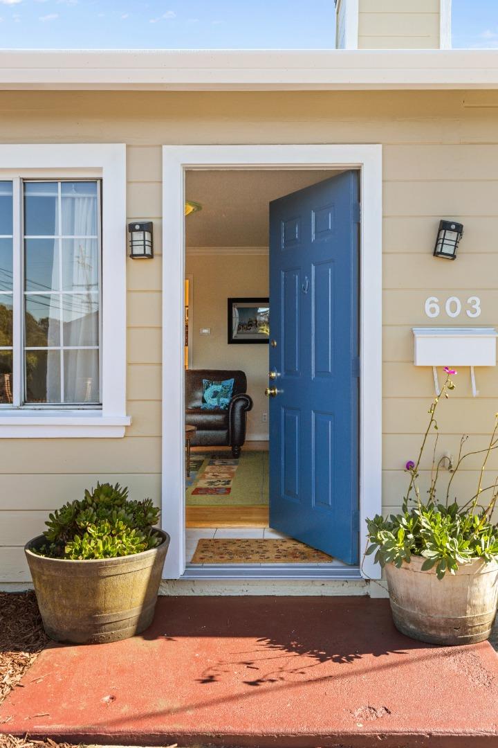 Detail Gallery Image 3 of 26 For 603 Edgemar Ave, Pacifica,  CA 94044 - 3 Beds | 2 Baths