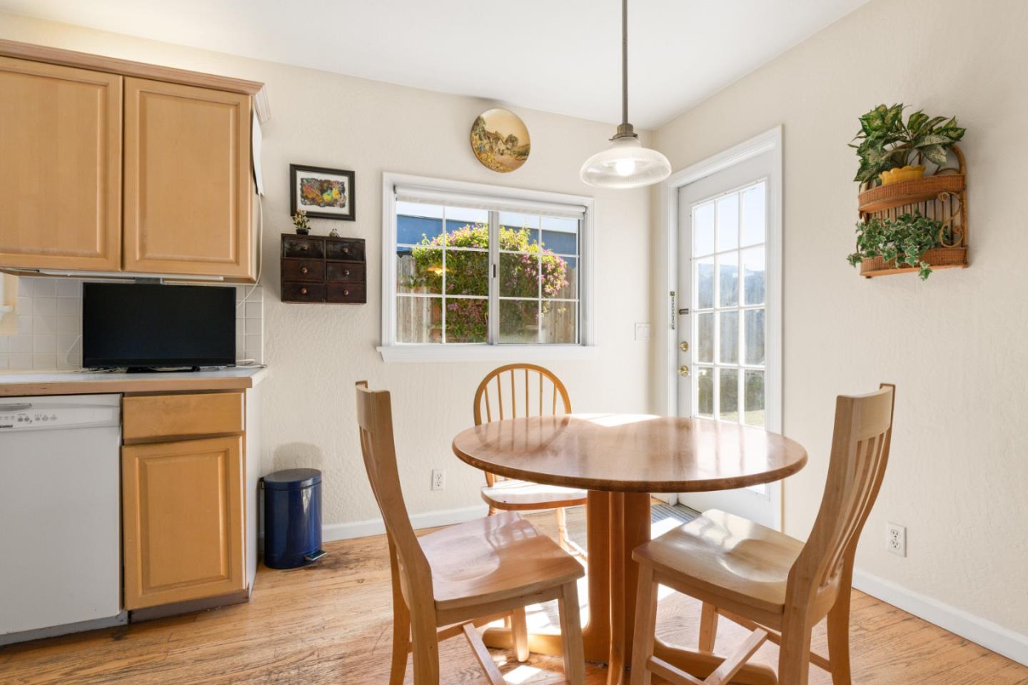 Detail Gallery Image 8 of 26 For 603 Edgemar Ave, Pacifica,  CA 94044 - 3 Beds | 2 Baths