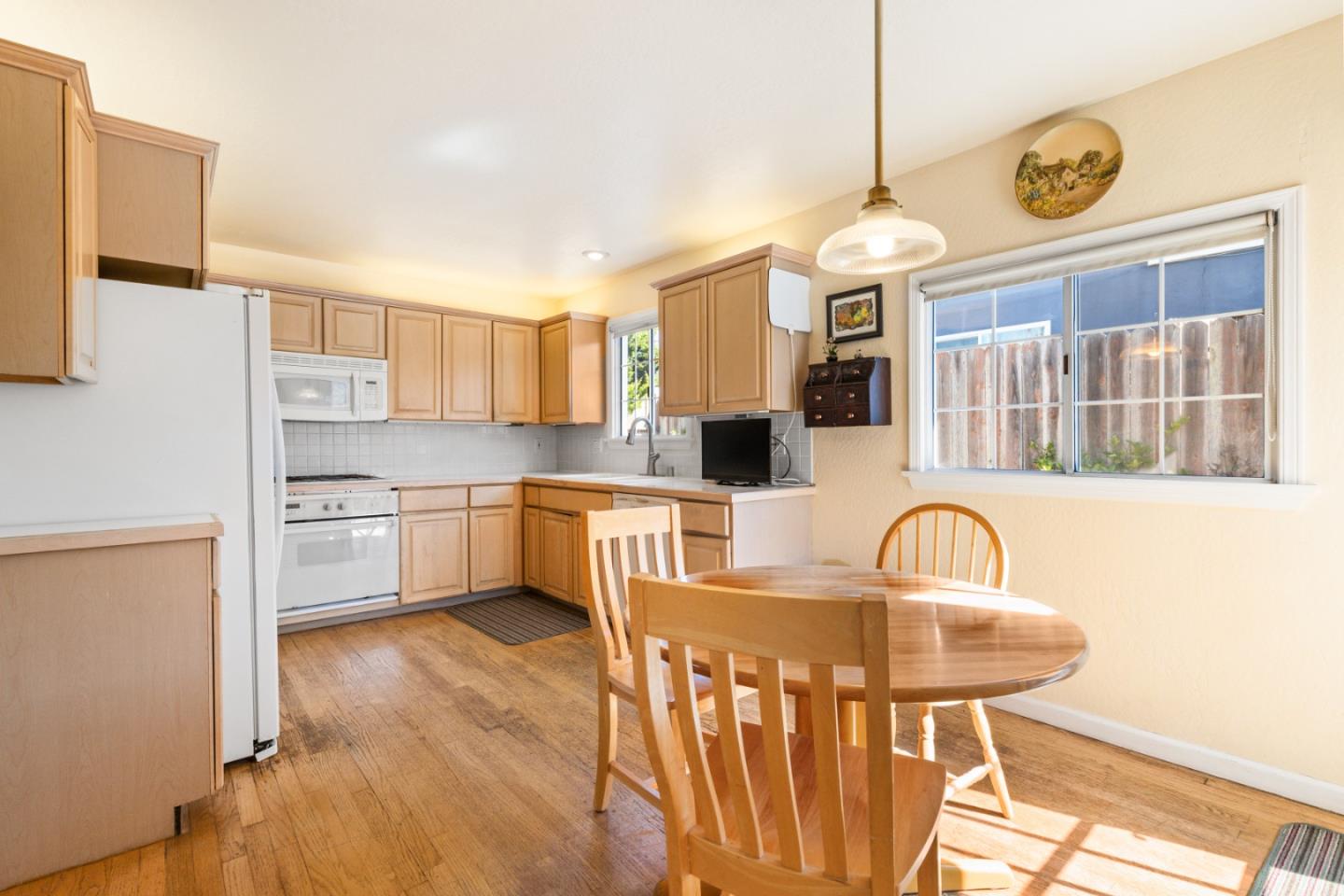 Detail Gallery Image 9 of 26 For 603 Edgemar Ave, Pacifica,  CA 94044 - 3 Beds | 2 Baths