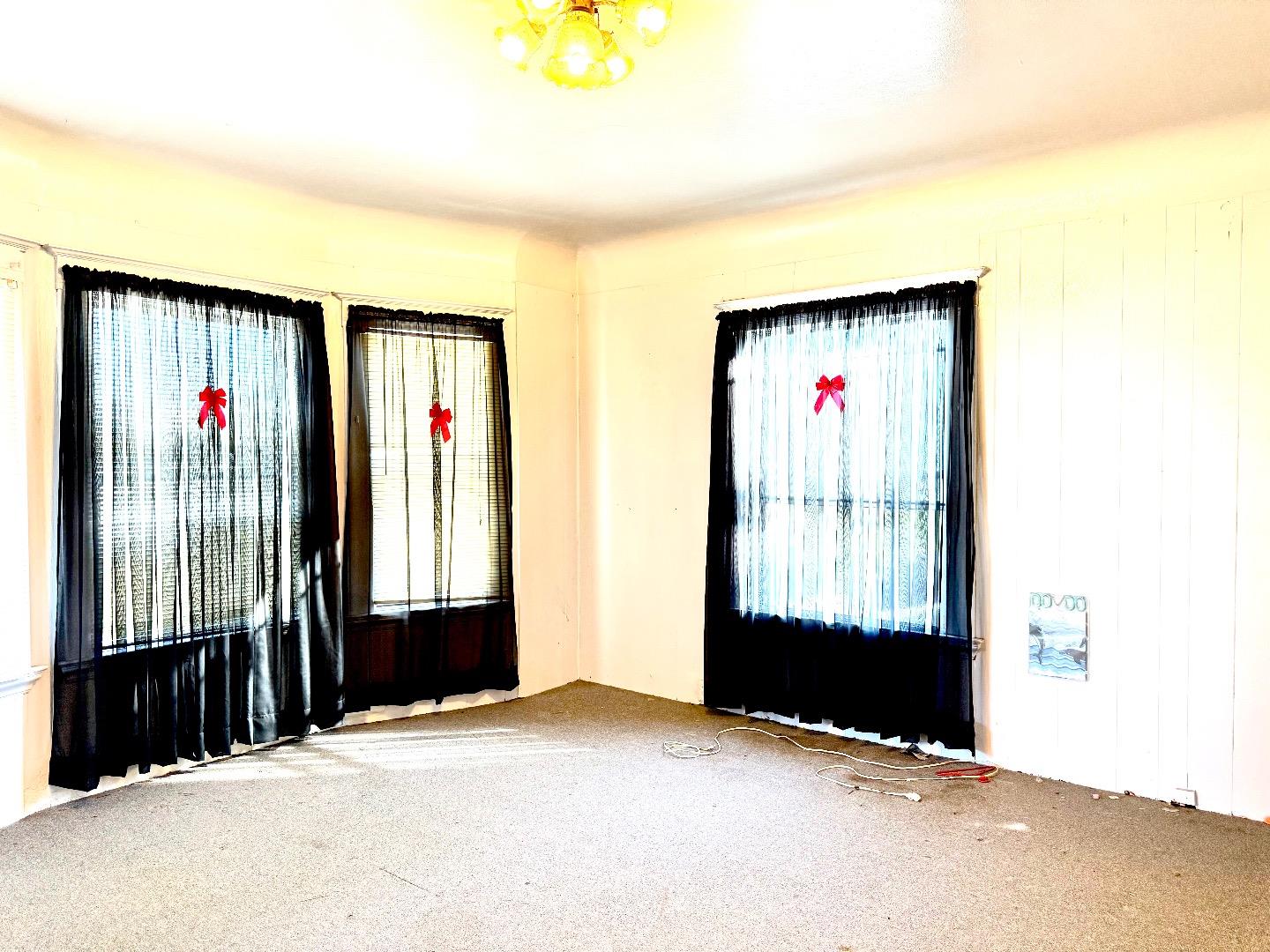 Detail Gallery Image 11 of 16 For 5706 Genoa St, Oakland,  CA 94608 - 4 Beds | 2 Baths