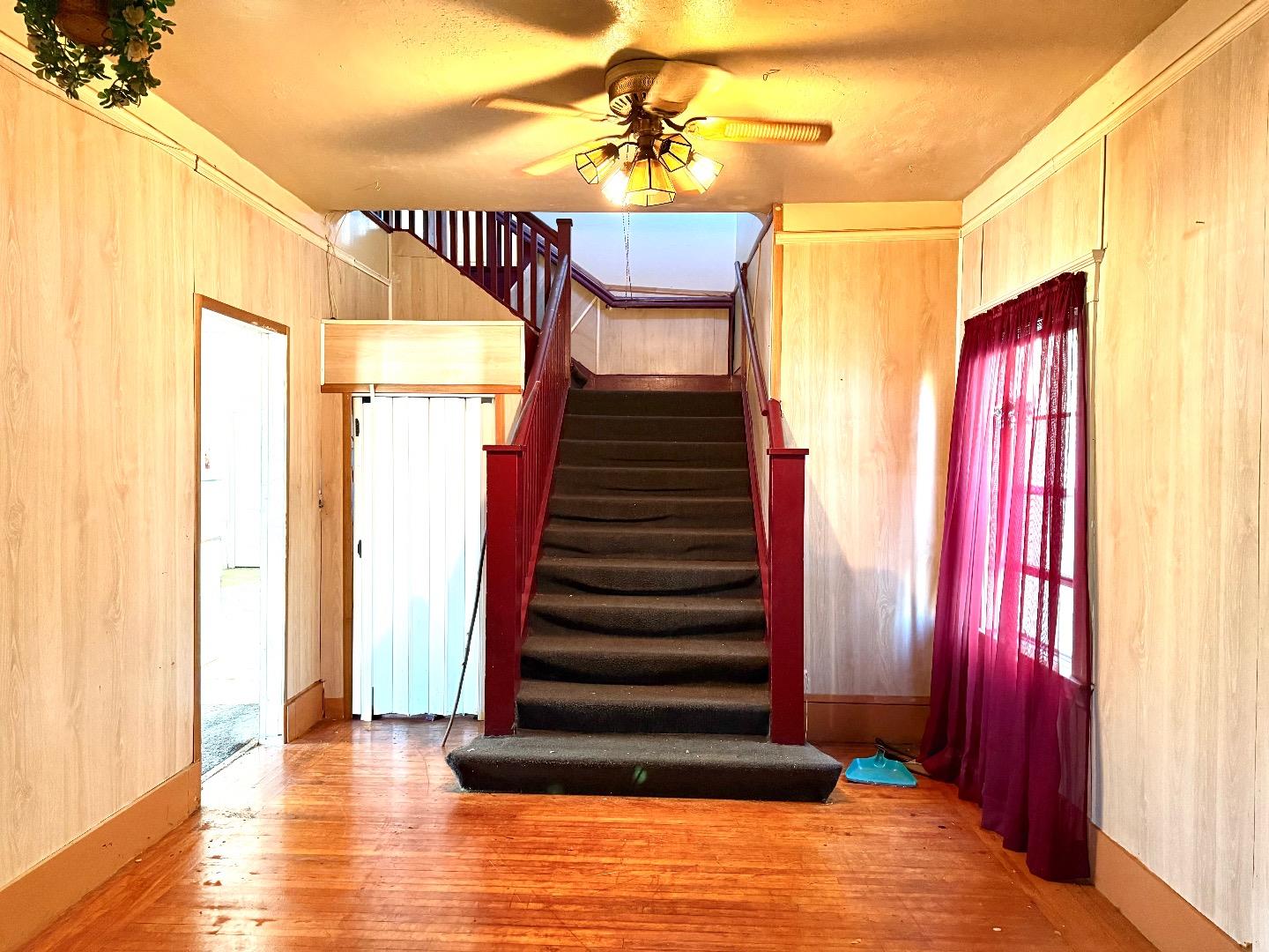 Detail Gallery Image 4 of 16 For 5706 Genoa St, Oakland,  CA 94608 - 4 Beds | 2 Baths