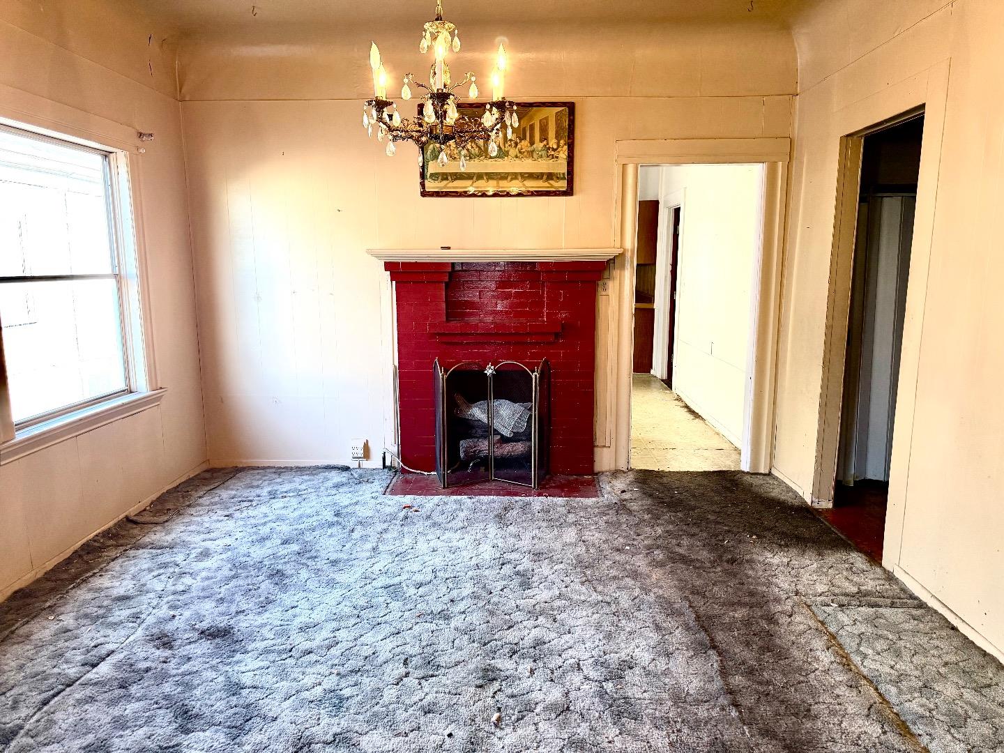 Detail Gallery Image 5 of 16 For 5706 Genoa St, Oakland,  CA 94608 - 4 Beds | 2 Baths