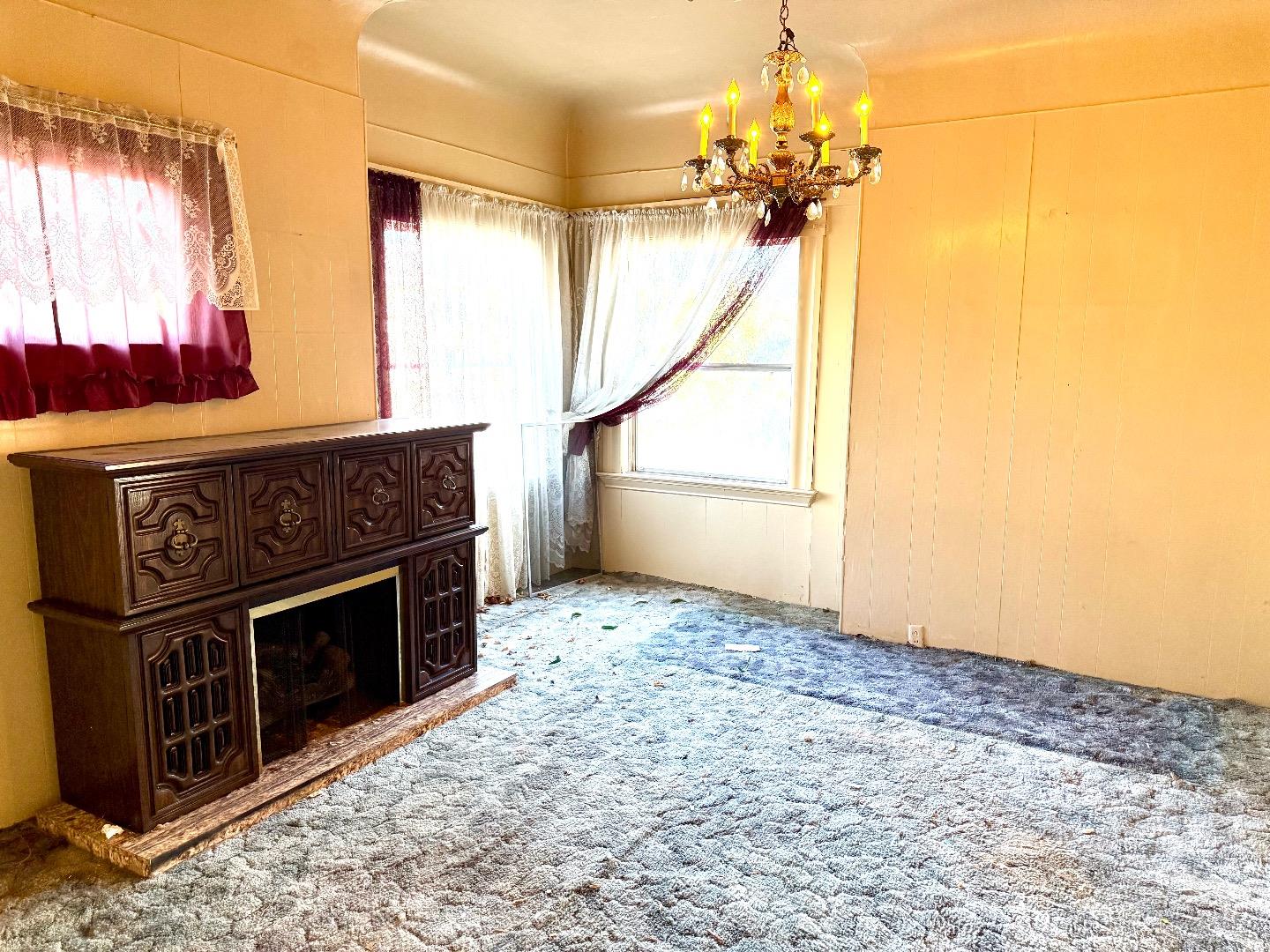 Detail Gallery Image 6 of 16 For 5706 Genoa St, Oakland,  CA 94608 - 4 Beds | 2 Baths