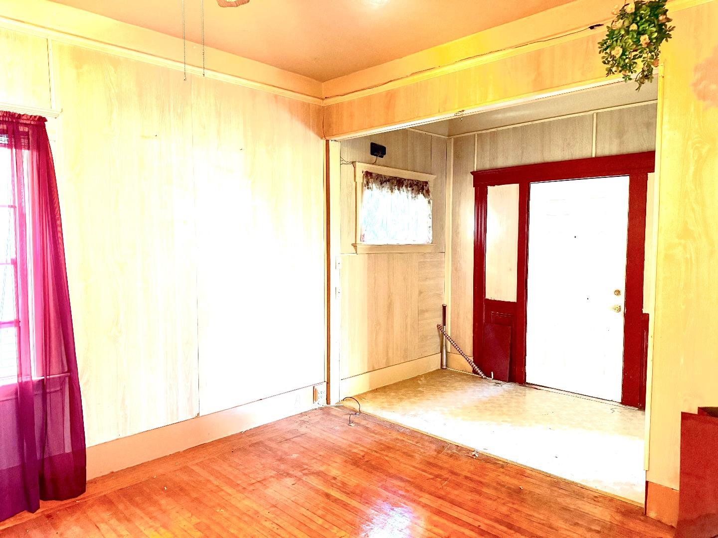 Detail Gallery Image 8 of 16 For 5706 Genoa St, Oakland,  CA 94608 - 4 Beds | 2 Baths