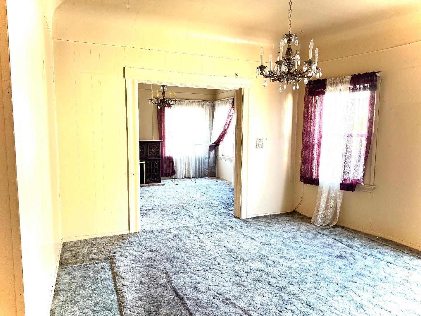 Detail Gallery Image 9 of 16 For 5706 Genoa St, Oakland,  CA 94608 - 4 Beds | 2 Baths