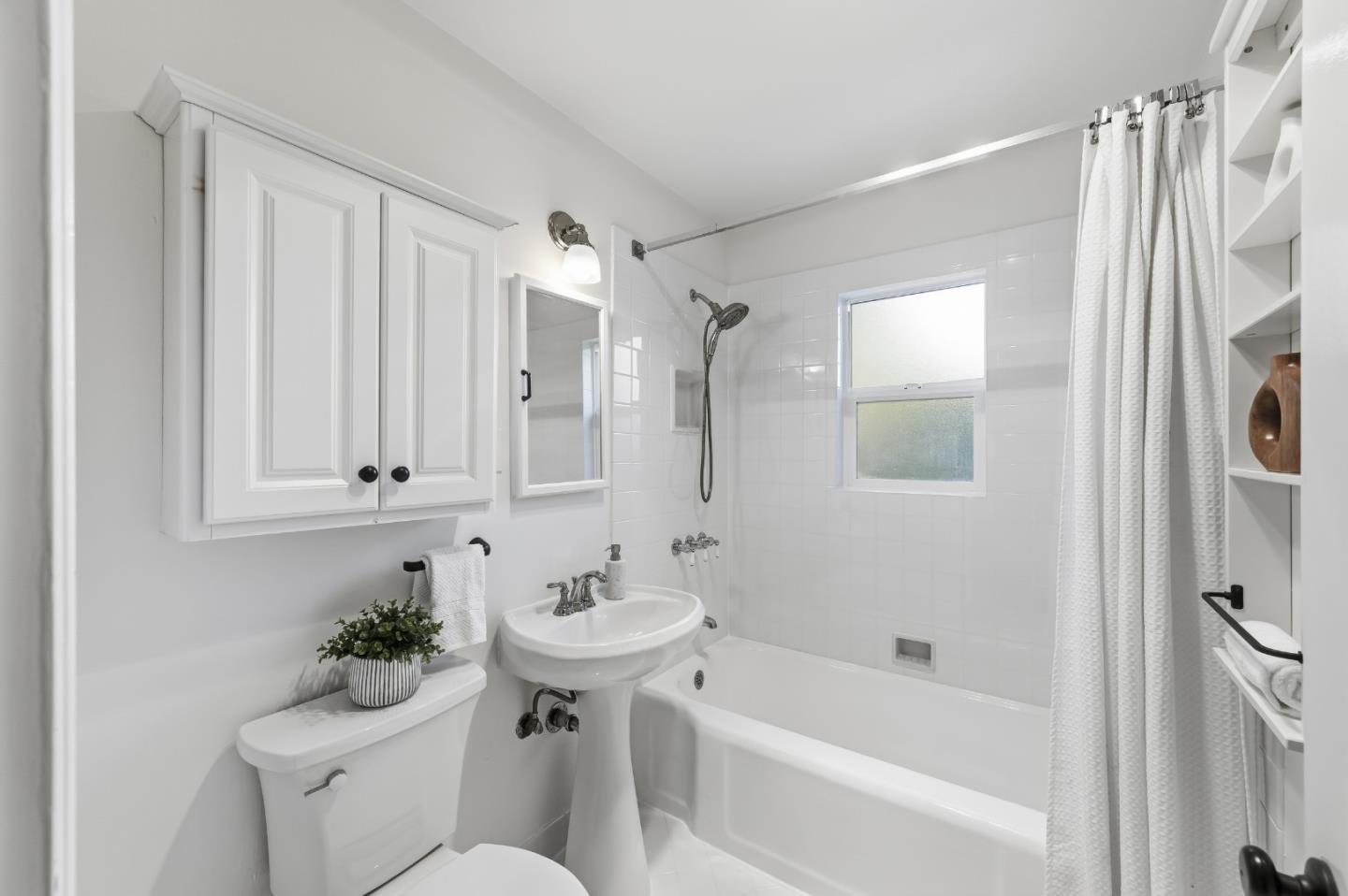 Detail Gallery Image 10 of 38 For 175 Orchard Ave, Redwood City,  CA 94061 - 2 Beds | 1 Baths