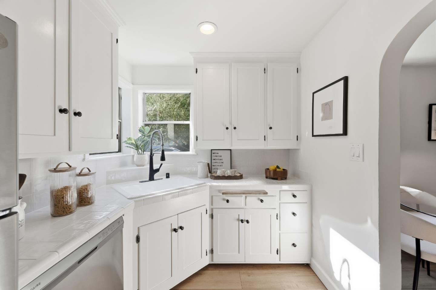 Detail Gallery Image 7 of 38 For 175 Orchard Ave, Redwood City,  CA 94061 - 2 Beds | 1 Baths