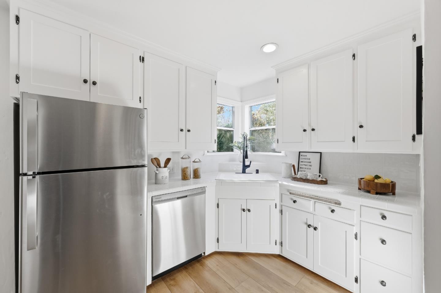 Detail Gallery Image 8 of 38 For 175 Orchard Ave, Redwood City,  CA 94061 - 2 Beds | 1 Baths