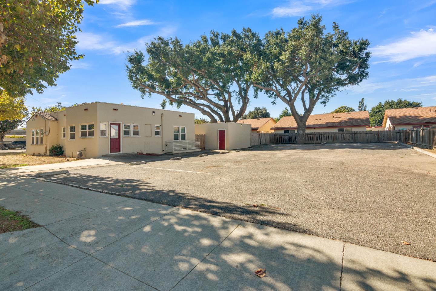 Detail Gallery Image 4 of 27 For 404 Ellis St, King City,  CA 93930 - 2 Beds | 1 Baths