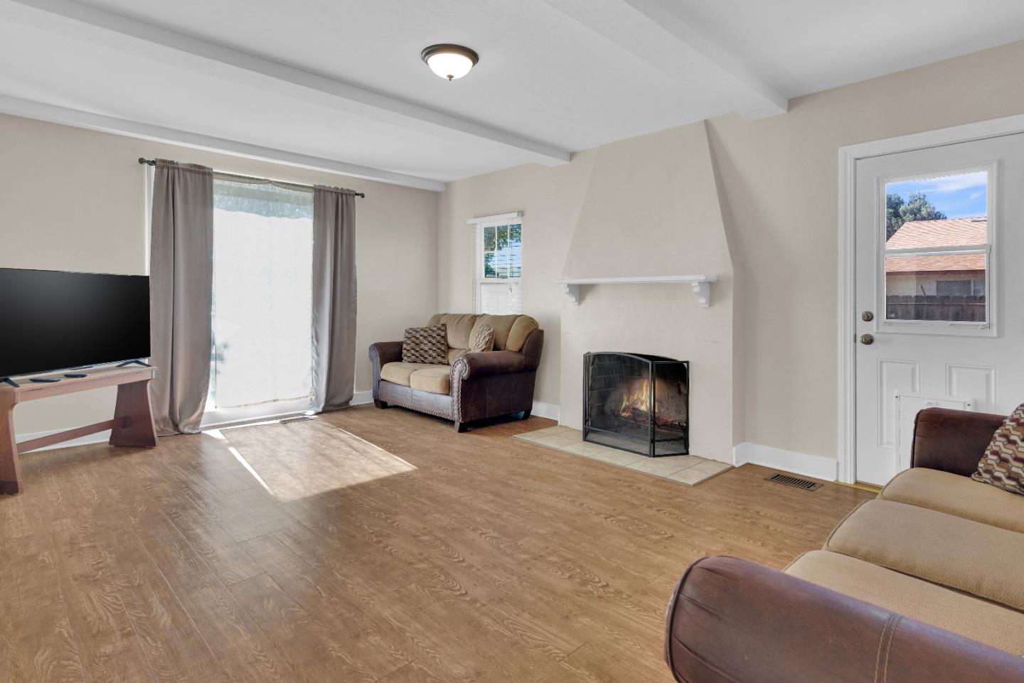 Detail Gallery Image 6 of 27 For 404 Ellis St, King City,  CA 93930 - 2 Beds | 1 Baths