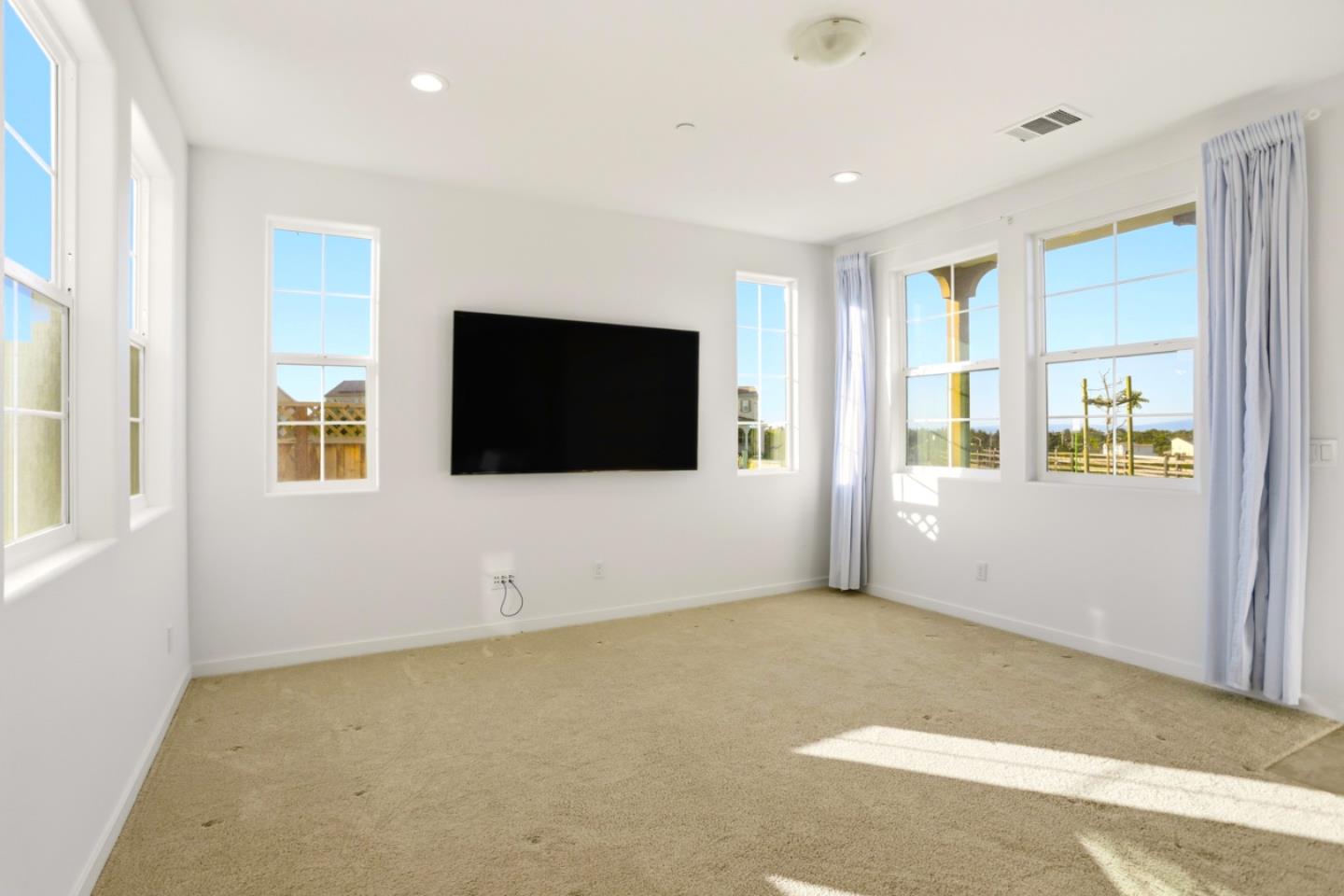 Detail Gallery Image 3 of 26 For 2989 Denali Dr, Marina,  CA 93933 - 3 Beds | 2/1 Baths