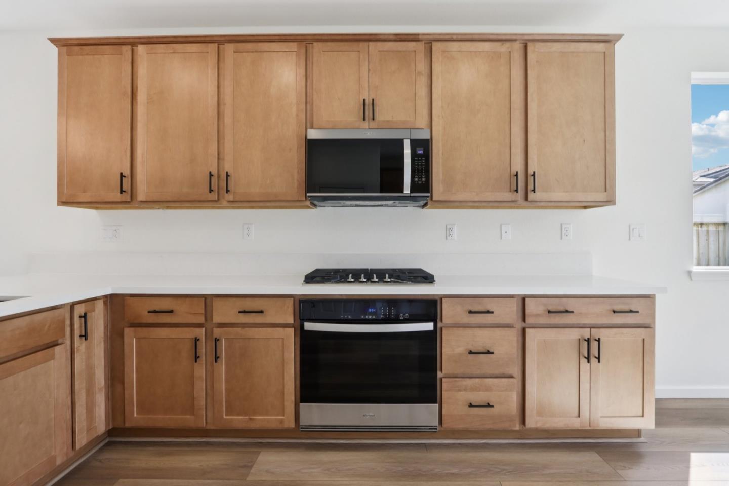 Detail Gallery Image 17 of 35 For 1871 Amaryllis Dr, Hollister,  CA 95023 - 4 Beds | 3 Baths