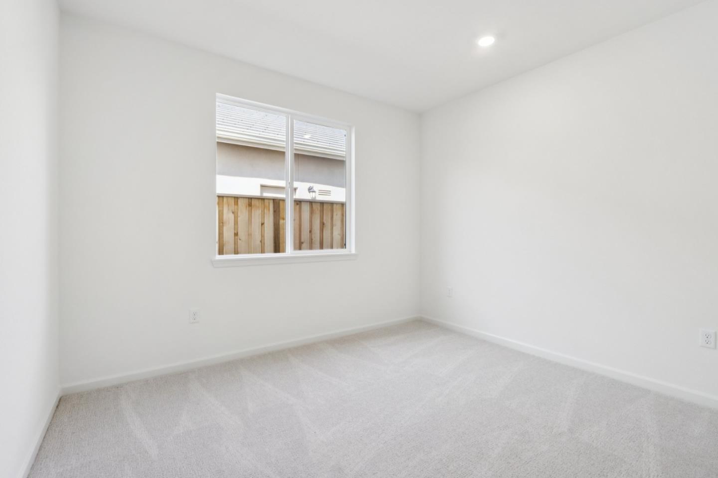 Detail Gallery Image 19 of 35 For 1871 Amaryllis Dr, Hollister,  CA 95023 - 4 Beds | 3 Baths