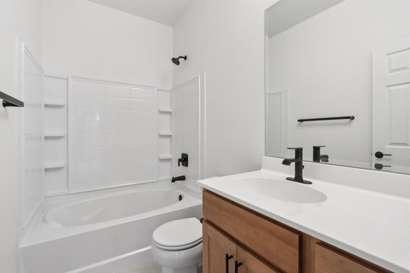 Detail Gallery Image 21 of 35 For 1871 Amaryllis Dr, Hollister,  CA 95023 - 4 Beds | 3 Baths