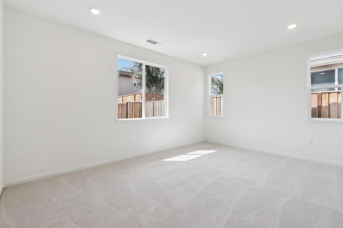 Detail Gallery Image 24 of 35 For 1871 Amaryllis Dr, Hollister,  CA 95023 - 4 Beds | 3 Baths