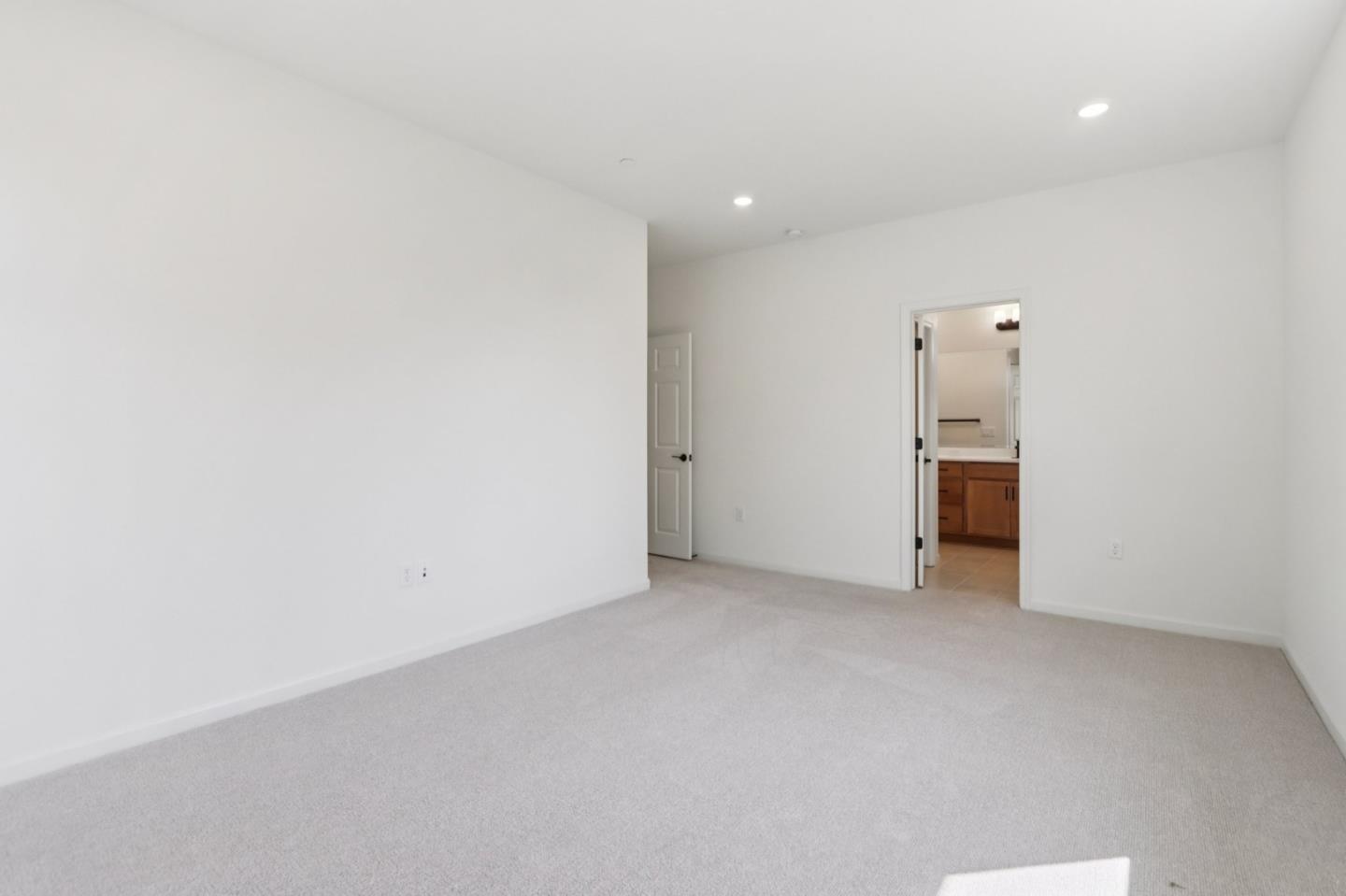 Detail Gallery Image 25 of 35 For 1871 Amaryllis Dr, Hollister,  CA 95023 - 4 Beds | 3 Baths