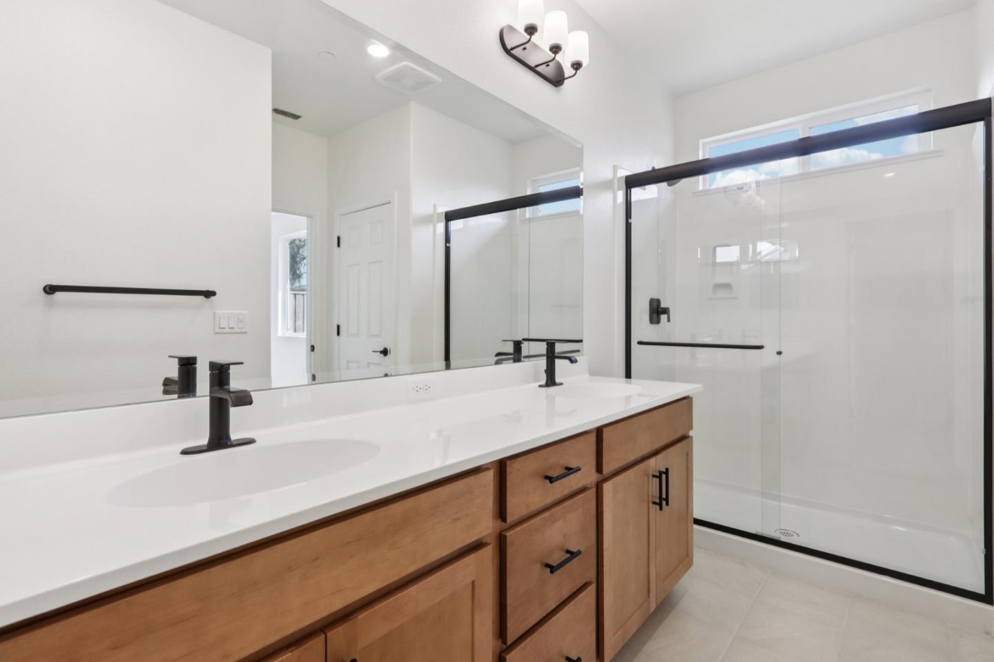 Detail Gallery Image 27 of 35 For 1871 Amaryllis Dr, Hollister,  CA 95023 - 4 Beds | 3 Baths