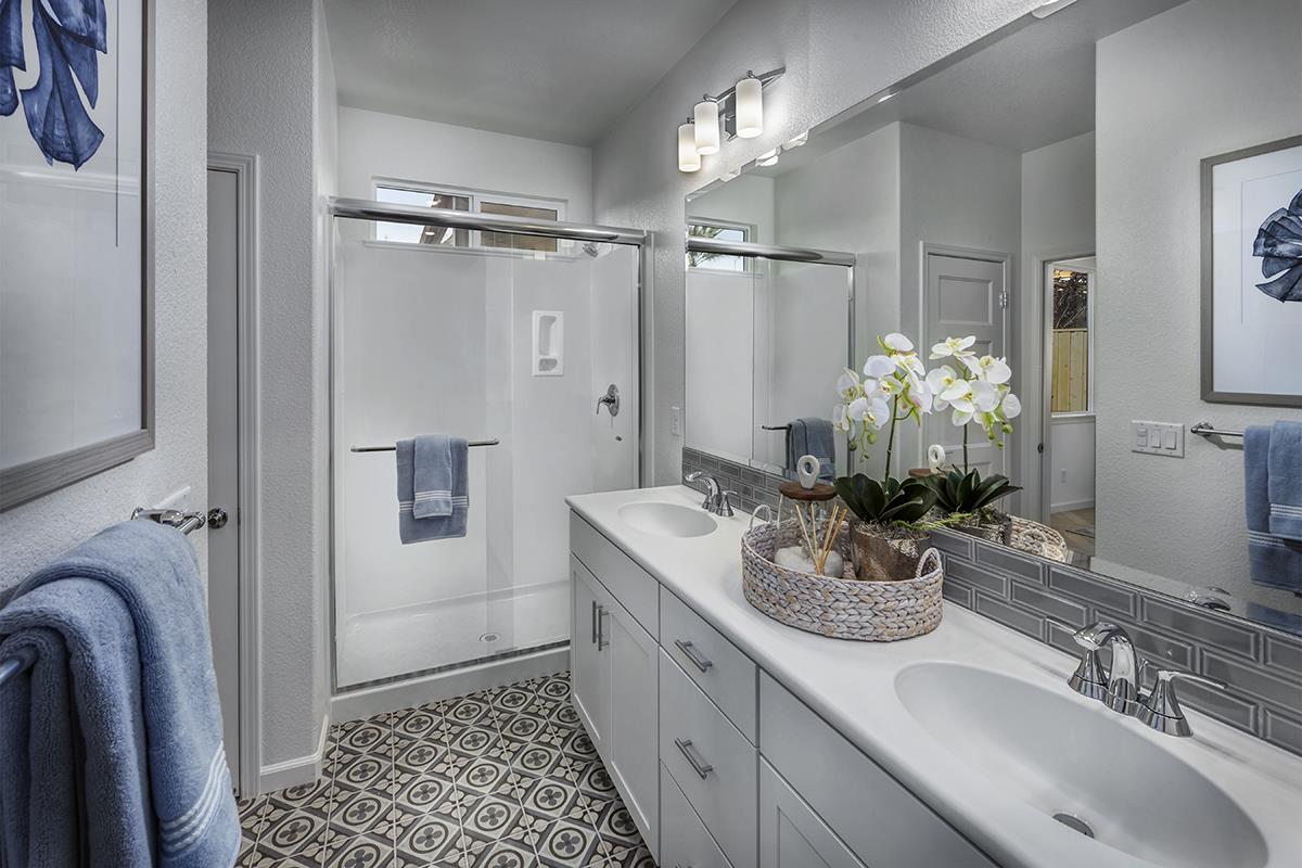 Detail Gallery Image 3 of 12 For 1871 Amaryllis Dr, Hollister,  CA 95023 - 4 Beds | 3 Baths