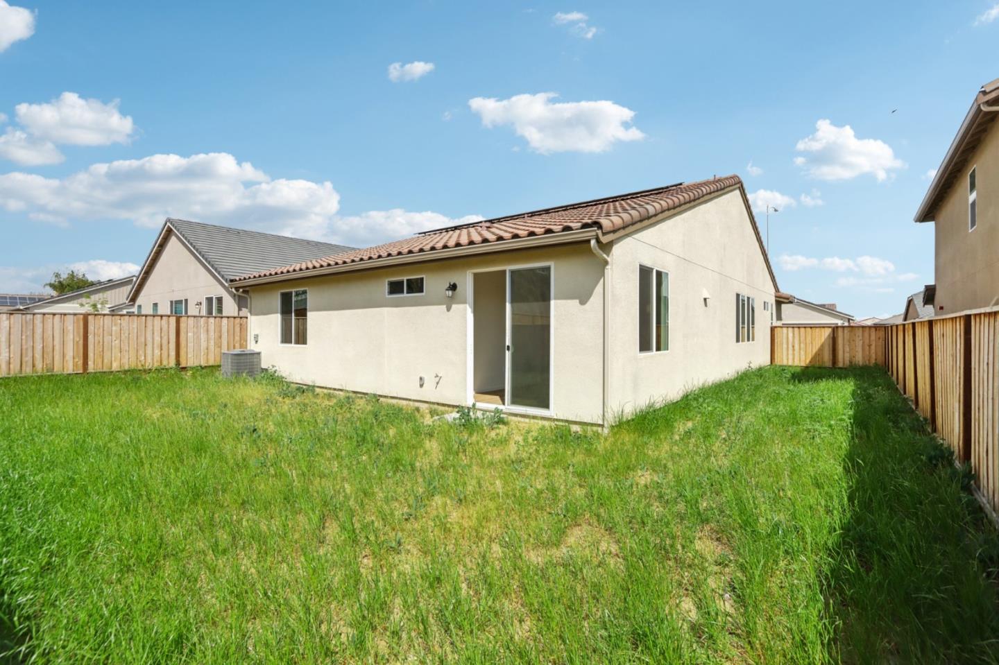 Detail Gallery Image 33 of 35 For 1871 Amaryllis Dr, Hollister,  CA 95023 - 4 Beds | 3 Baths