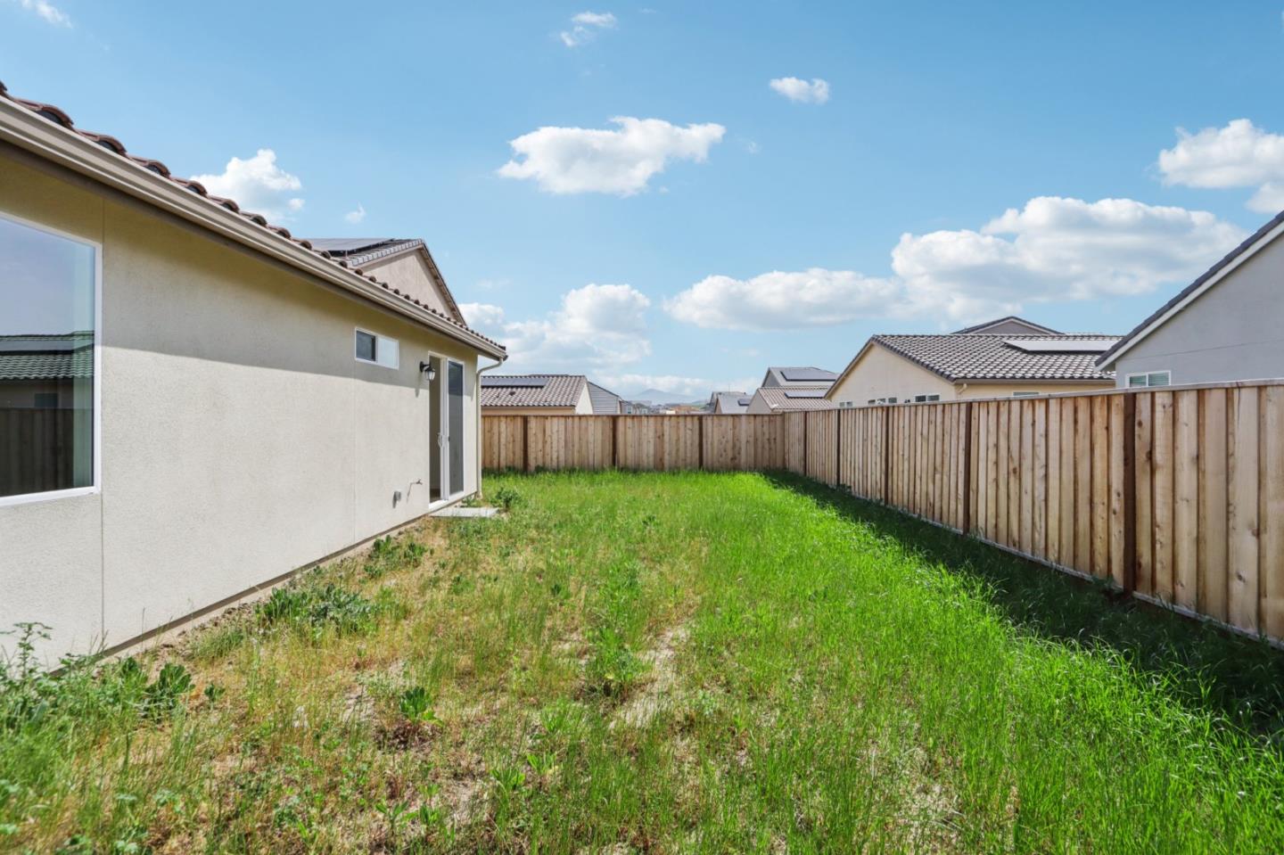 Detail Gallery Image 34 of 35 For 1871 Amaryllis Dr, Hollister,  CA 95023 - 4 Beds | 3 Baths
