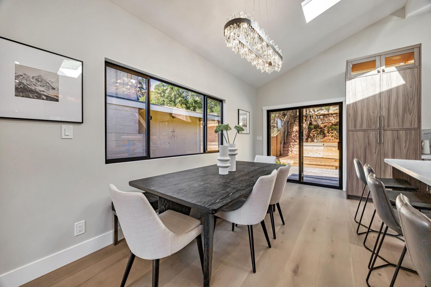 Detail Gallery Image 15 of 82 For 140 Northam Ave, San Carlos,  CA 94070 - 3 Beds | 2/1 Baths