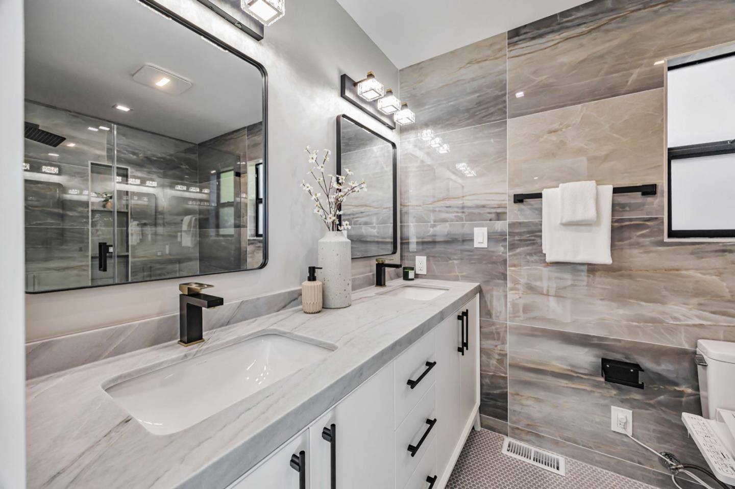 Detail Gallery Image 22 of 82 For 140 Northam Ave, San Carlos,  CA 94070 - 3 Beds | 2/1 Baths