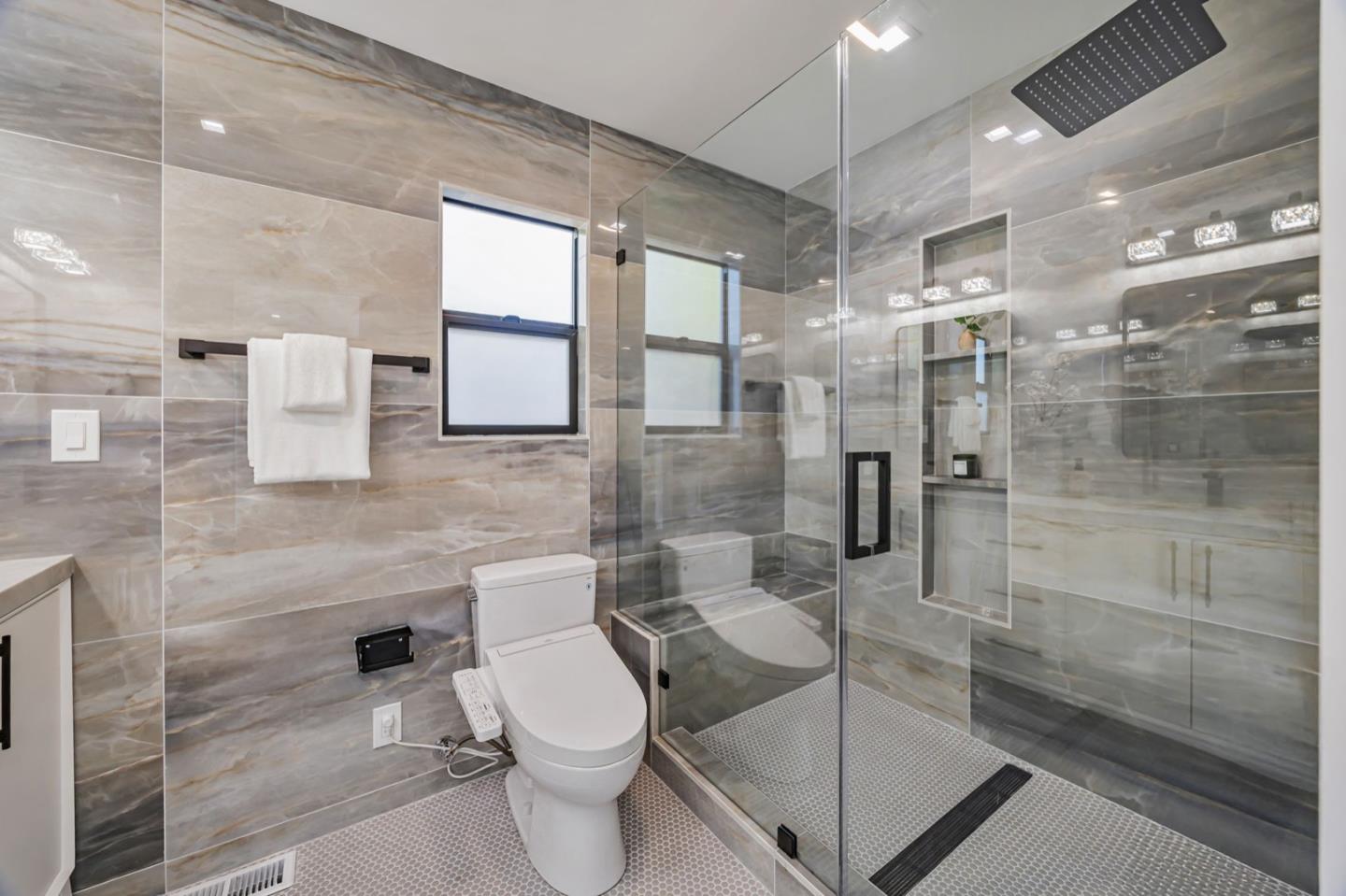 Detail Gallery Image 23 of 82 For 140 Northam Ave, San Carlos,  CA 94070 - 3 Beds | 2/1 Baths