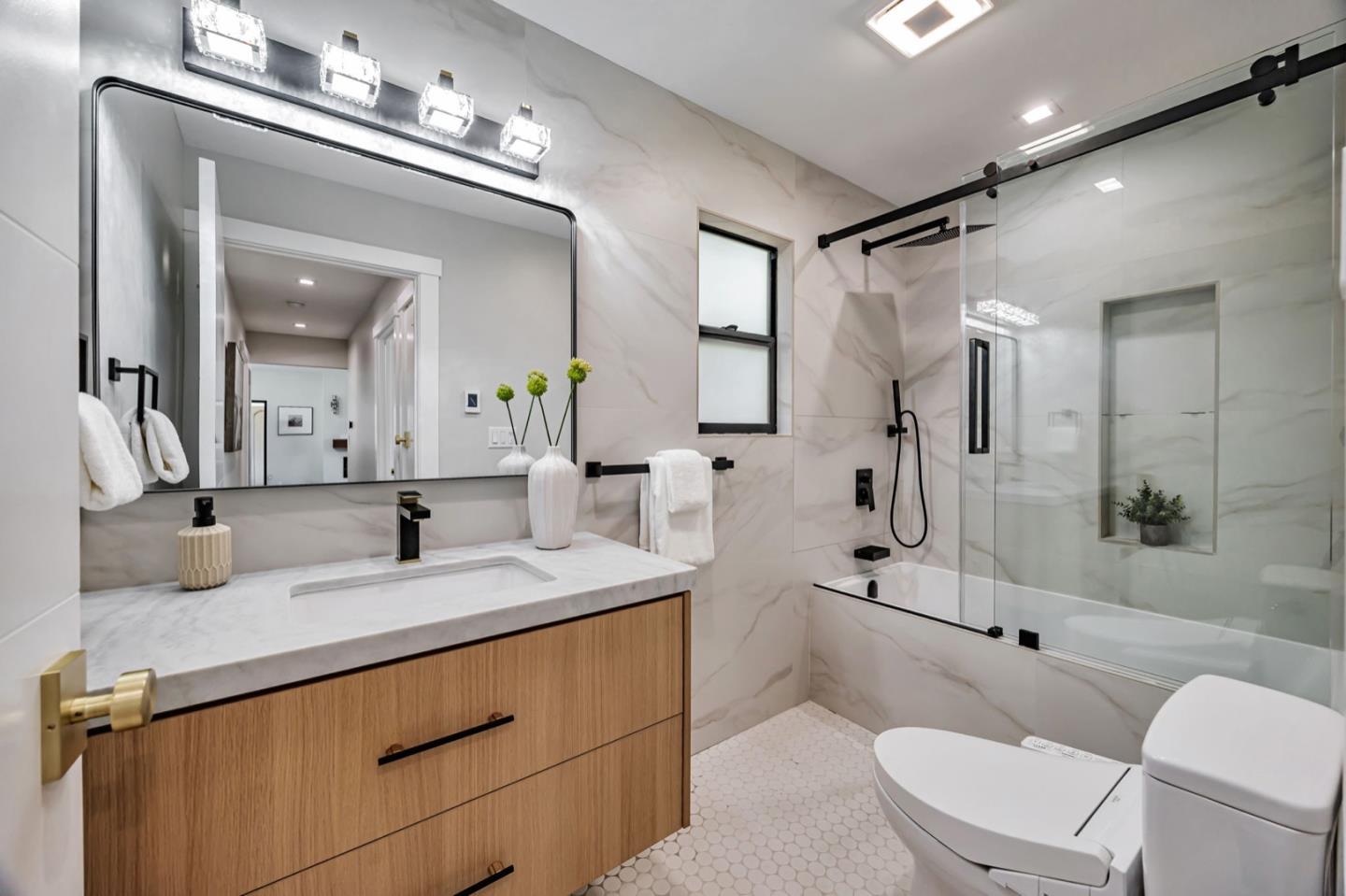 Detail Gallery Image 24 of 82 For 140 Northam Ave, San Carlos,  CA 94070 - 3 Beds | 2/1 Baths