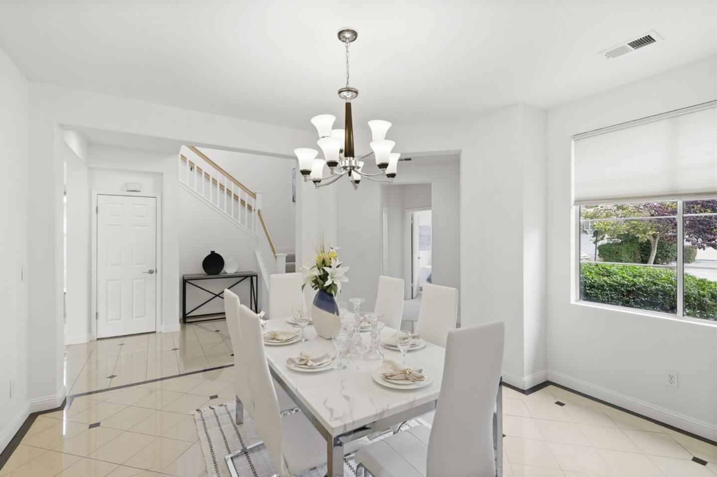 Detail Gallery Image 14 of 84 For 30279 Brookfield Rd, Hayward,  CA 94544 - 5 Beds | 3 Baths