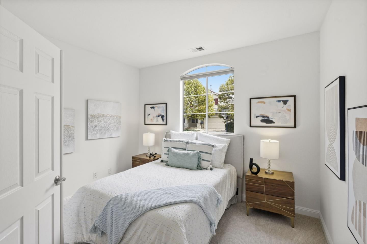 Detail Gallery Image 16 of 84 For 30279 Brookfield Rd, Hayward,  CA 94544 - 5 Beds | 3 Baths