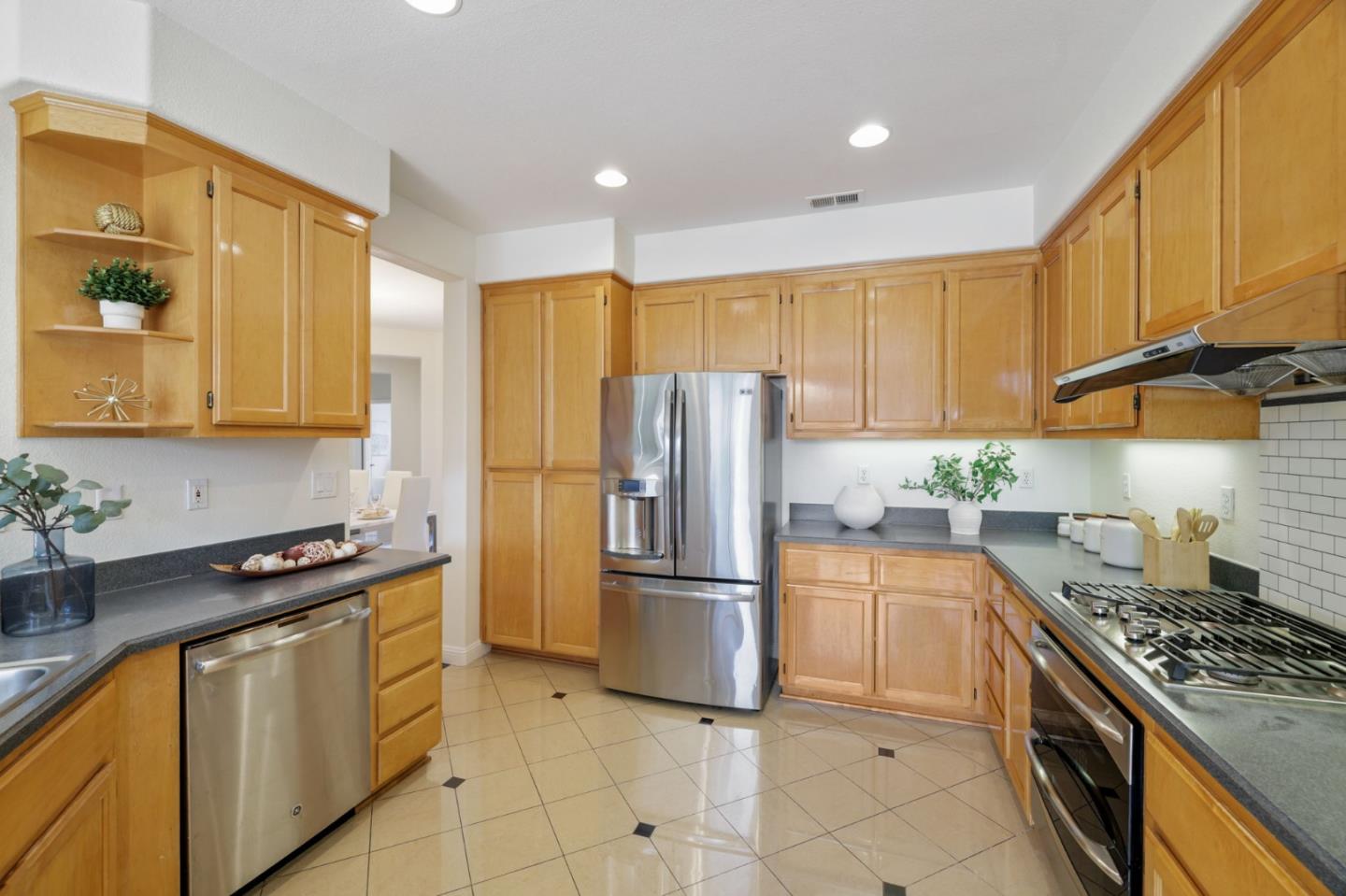 Detail Gallery Image 20 of 84 For 30279 Brookfield Rd, Hayward,  CA 94544 - 5 Beds | 3 Baths