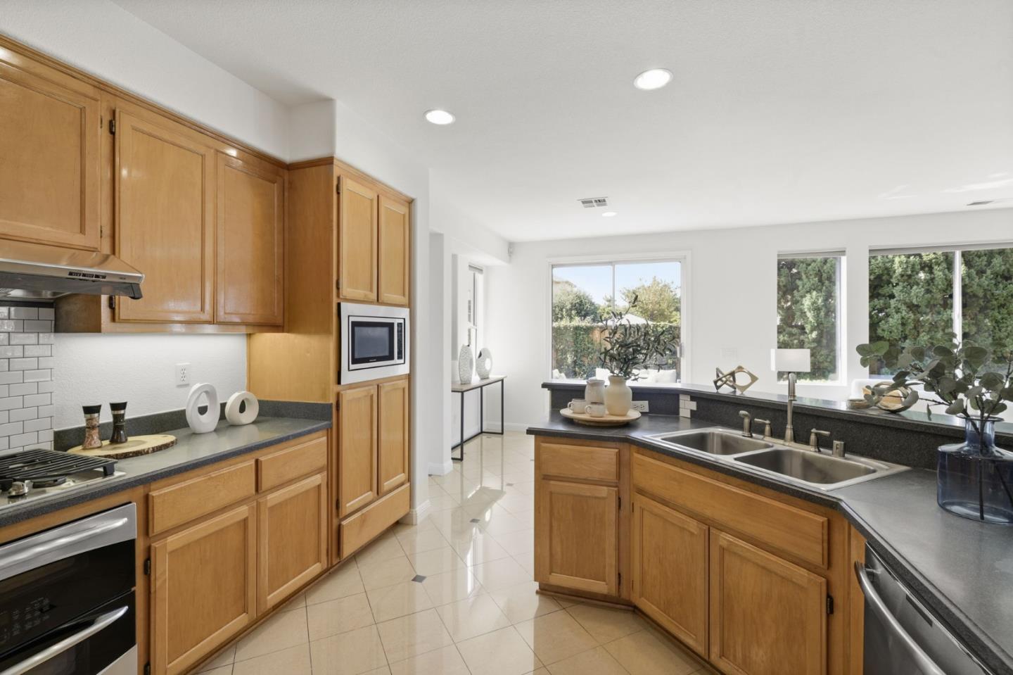 Detail Gallery Image 31 of 84 For 30279 Brookfield Rd, Hayward,  CA 94544 - 5 Beds | 3 Baths