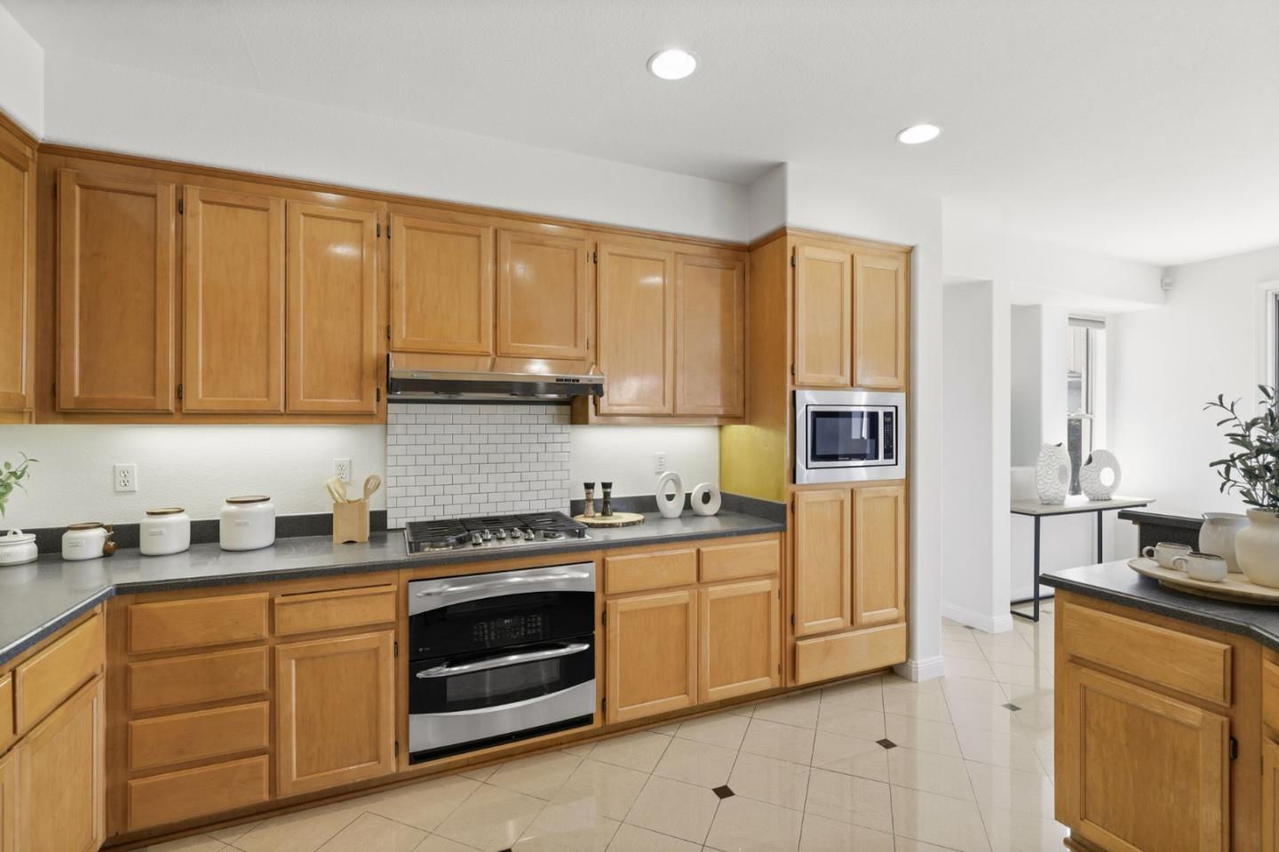 Detail Gallery Image 32 of 84 For 30279 Brookfield Rd, Hayward,  CA 94544 - 5 Beds | 3 Baths