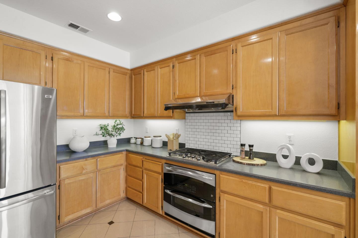 Detail Gallery Image 33 of 84 For 30279 Brookfield Rd, Hayward,  CA 94544 - 5 Beds | 3 Baths