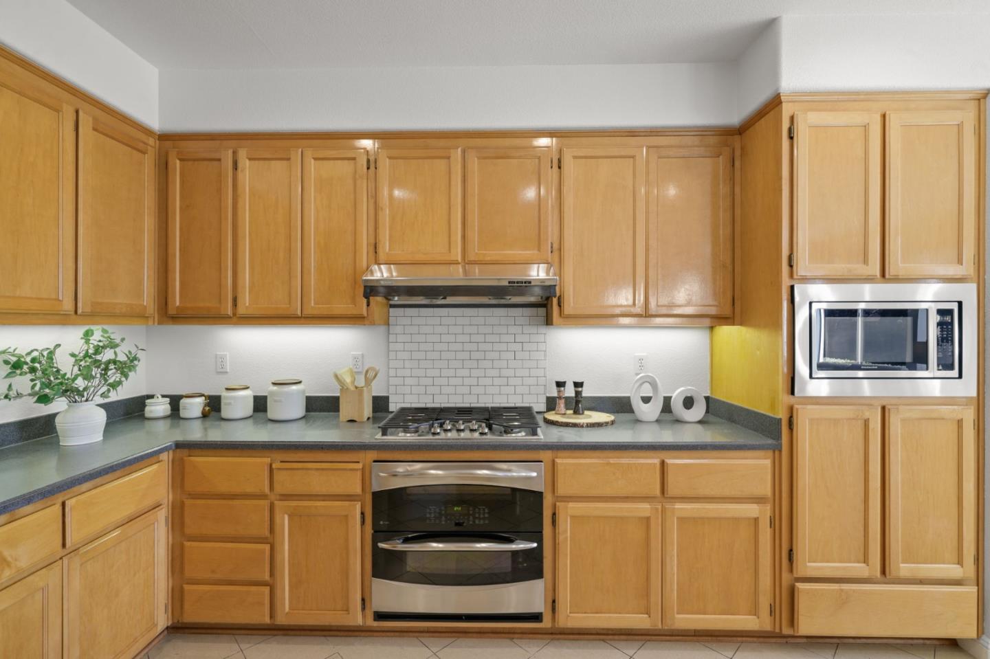 Detail Gallery Image 34 of 84 For 30279 Brookfield Rd, Hayward,  CA 94544 - 5 Beds | 3 Baths