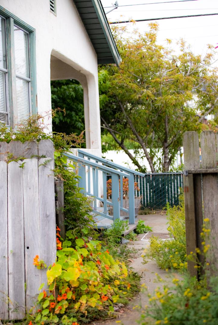 Detail Gallery Image 12 of 33 For 631 Mill St, Half Moon Bay,  CA 94019 - 4 Beds | 1 Baths