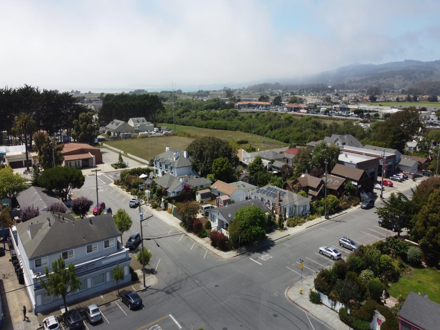 Detail Gallery Image 16 of 33 For 631 Mill St, Half Moon Bay,  CA 94019 - 4 Beds | 1 Baths