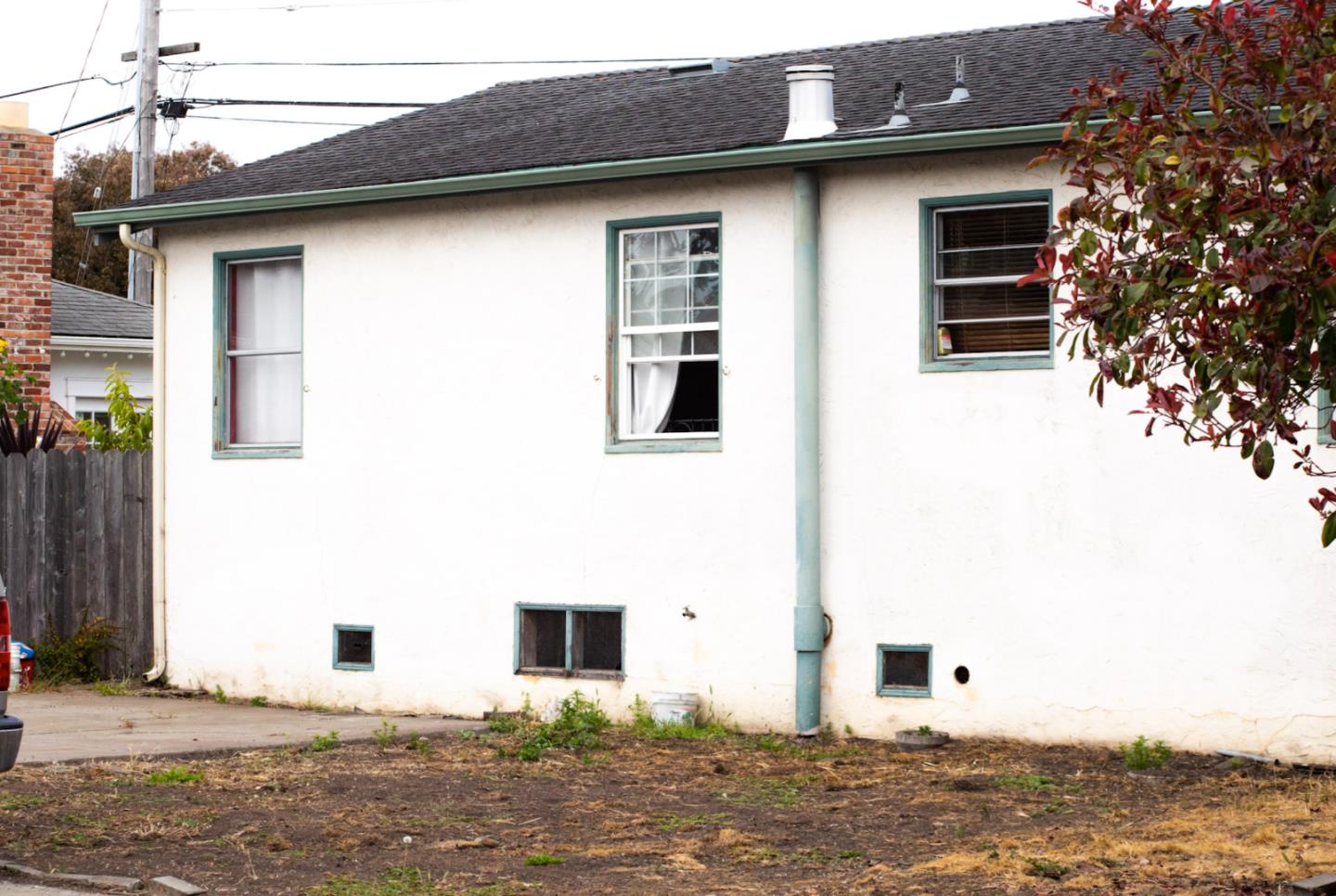 Detail Gallery Image 8 of 33 For 631 Mill St, Half Moon Bay,  CA 94019 - 4 Beds | 1 Baths