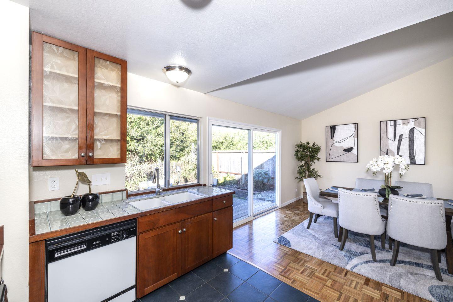 Detail Gallery Image 13 of 30 For 441 Bridgeport Dr, El Granada,  CA 94018 - 3 Beds | 2 Baths