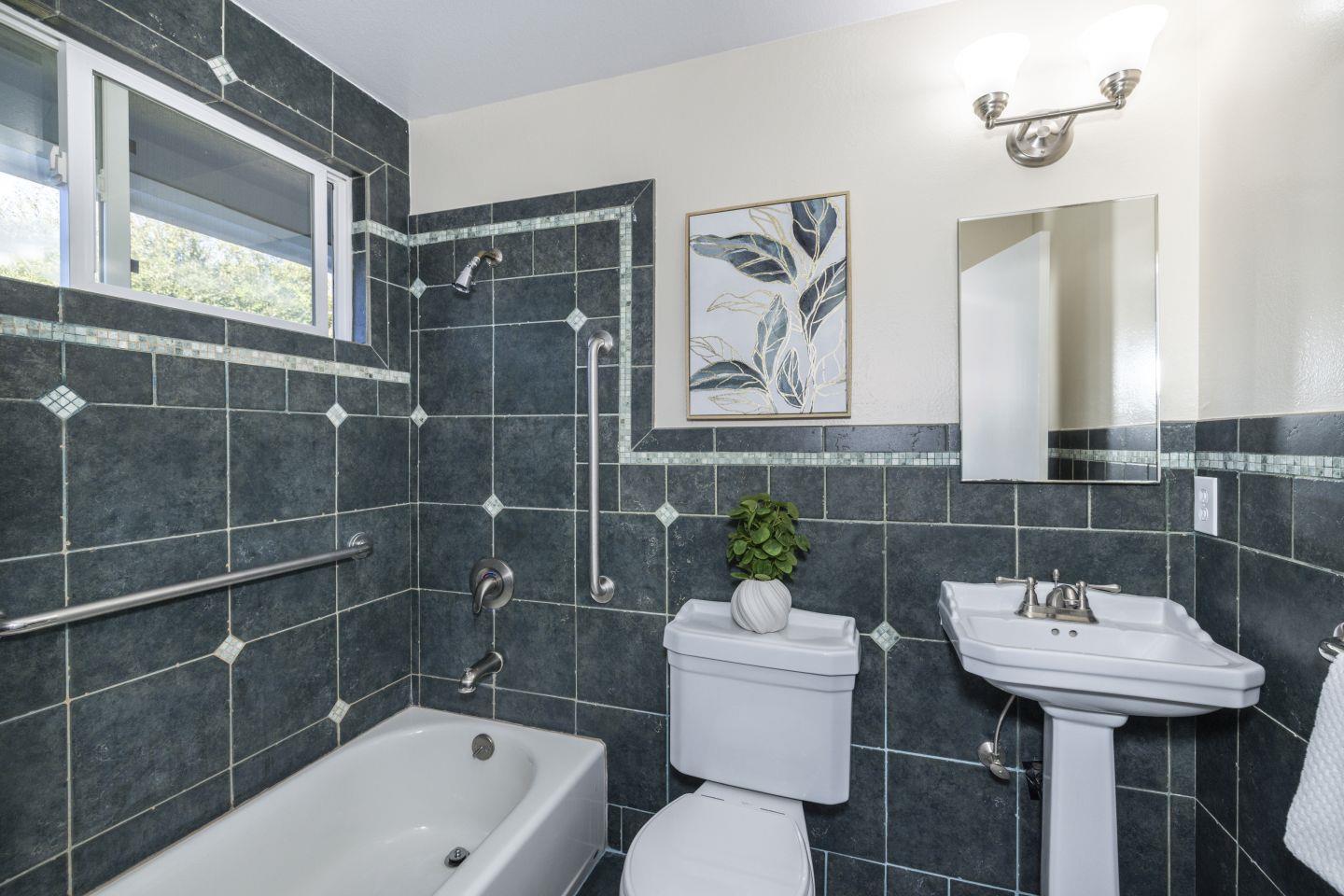 Detail Gallery Image 16 of 30 For 441 Bridgeport Dr, El Granada,  CA 94018 - 3 Beds | 2 Baths