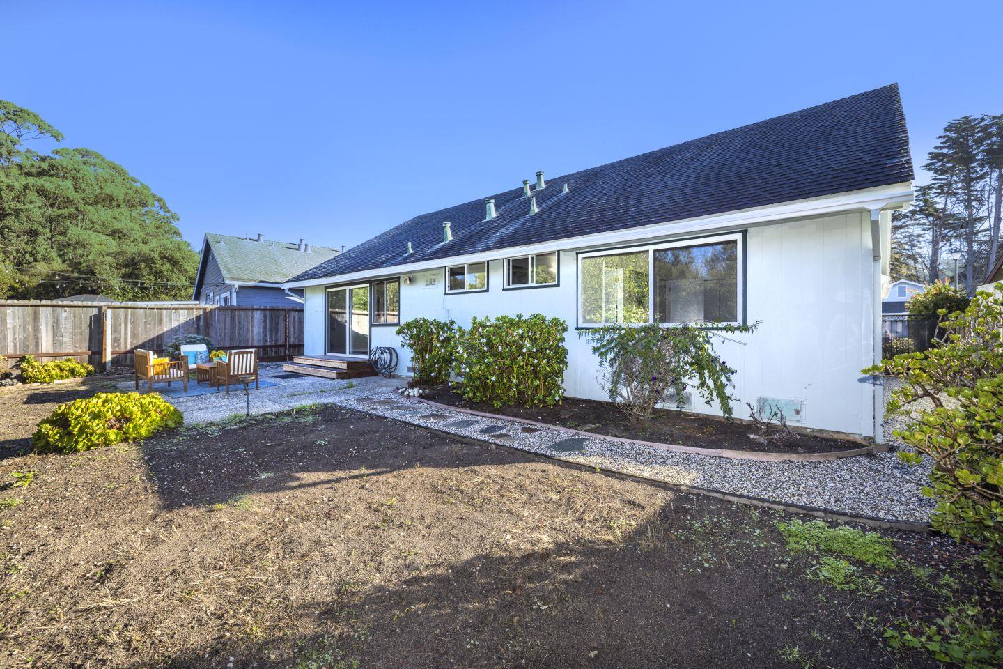 Detail Gallery Image 22 of 30 For 441 Bridgeport Dr, El Granada,  CA 94018 - 3 Beds | 2 Baths